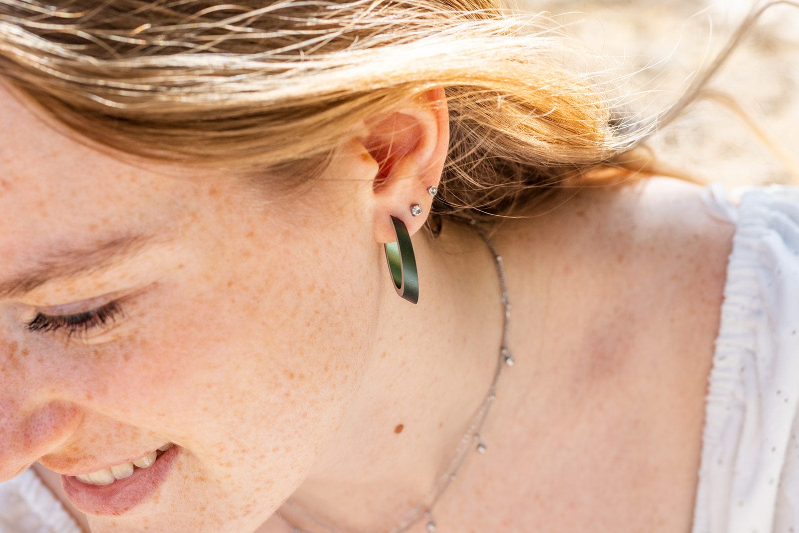 Lifestyle shot OLIVIA hoop earrings green | hypoallergenic jewelry in aluminum and stainless steel | CLIC by Suzanne