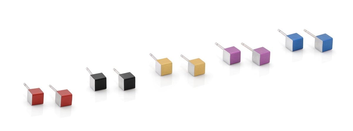 KIKI Black Earring | O28Z