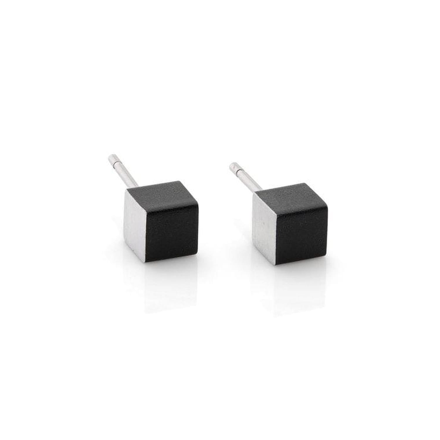 KIKI Black Earring | O28Z